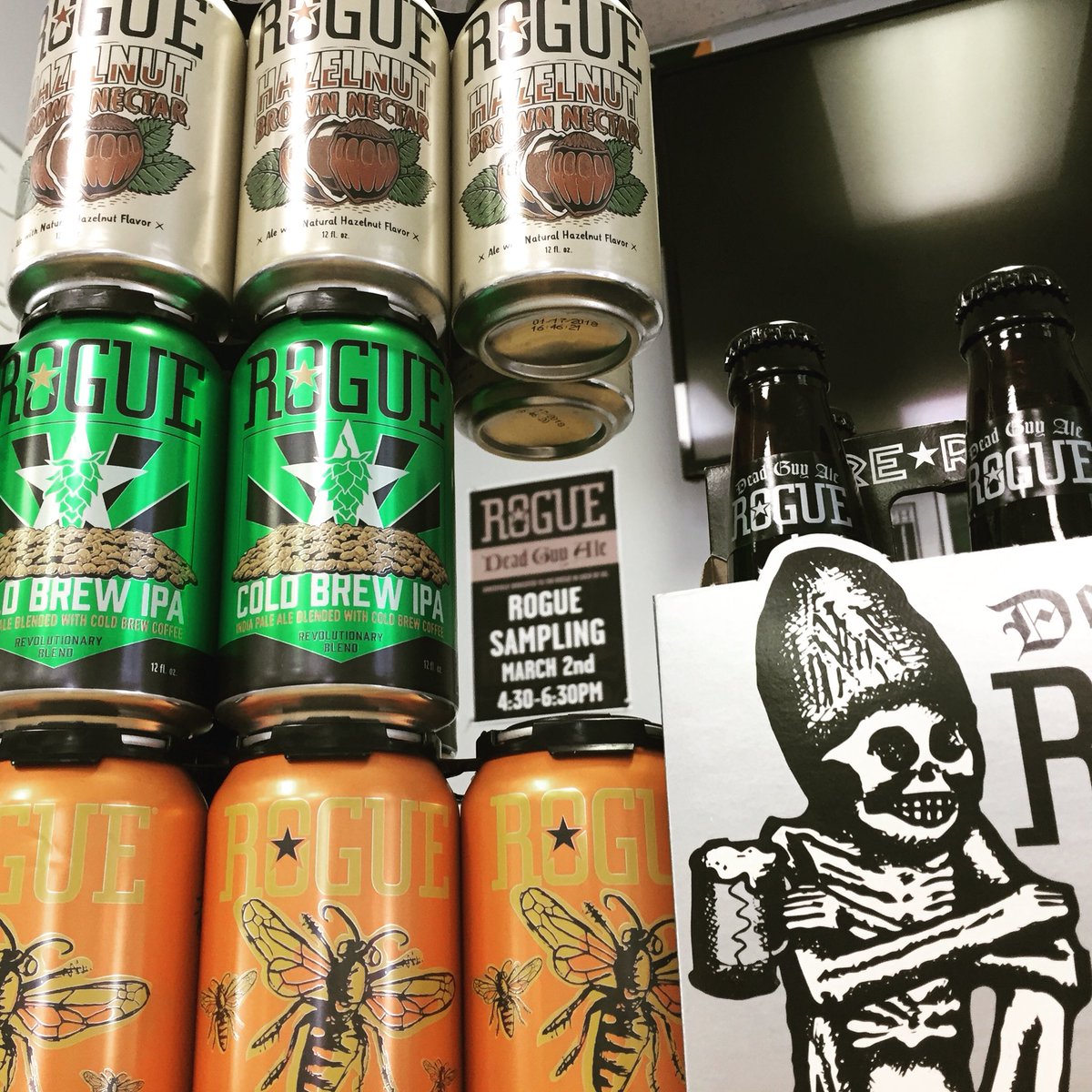 thepackienh's tweet photo. Even the cans themselves look delicious! #freebeerfriday with @RogueAles this week!
#thepackienh #manchesternh #craftbeernh #nicecans #coldbrewipa #deadguy #honeykolsch #brownnectar #beersampling https://t.co/ba4RtKnMS1