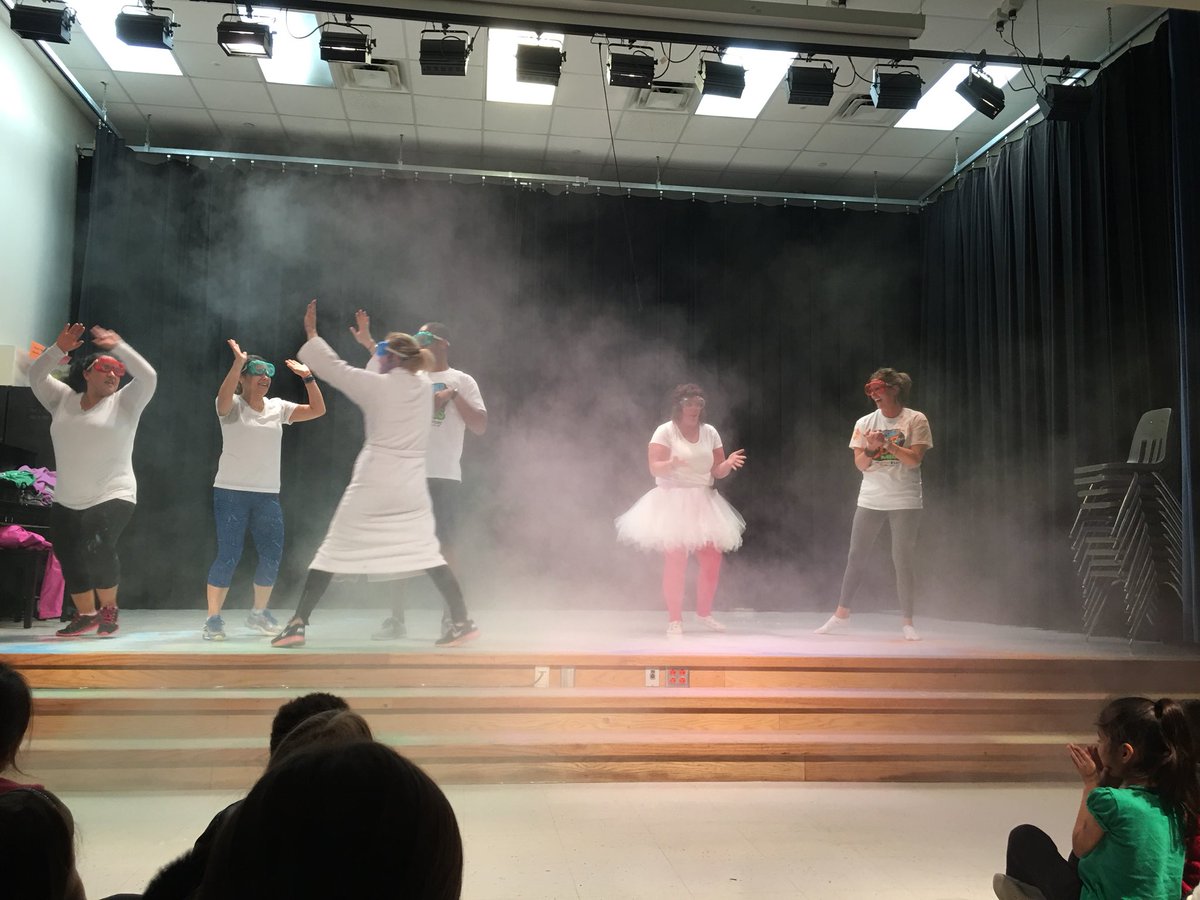 barron_bigcats's tweet photo. Color Run assembly! #BarronWorldFamous https://t.co/dG7McbEz5I