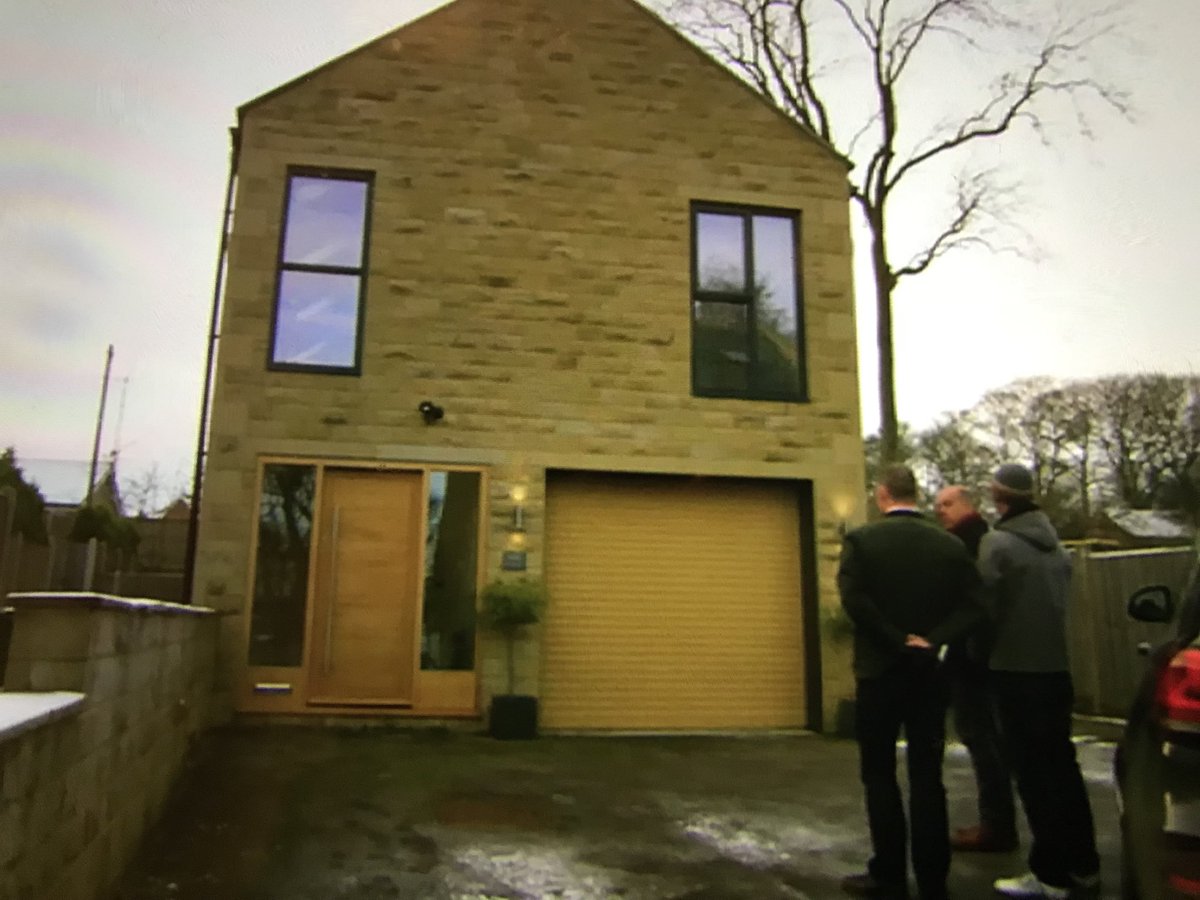 psndevelopment's tweet image. Great to see the first house we built in #Gomersal featured on TV! @LoveItorListIt “one of a kind...stunning...an incredible home...a great find” Phil Spensor @MASdesignLeeds