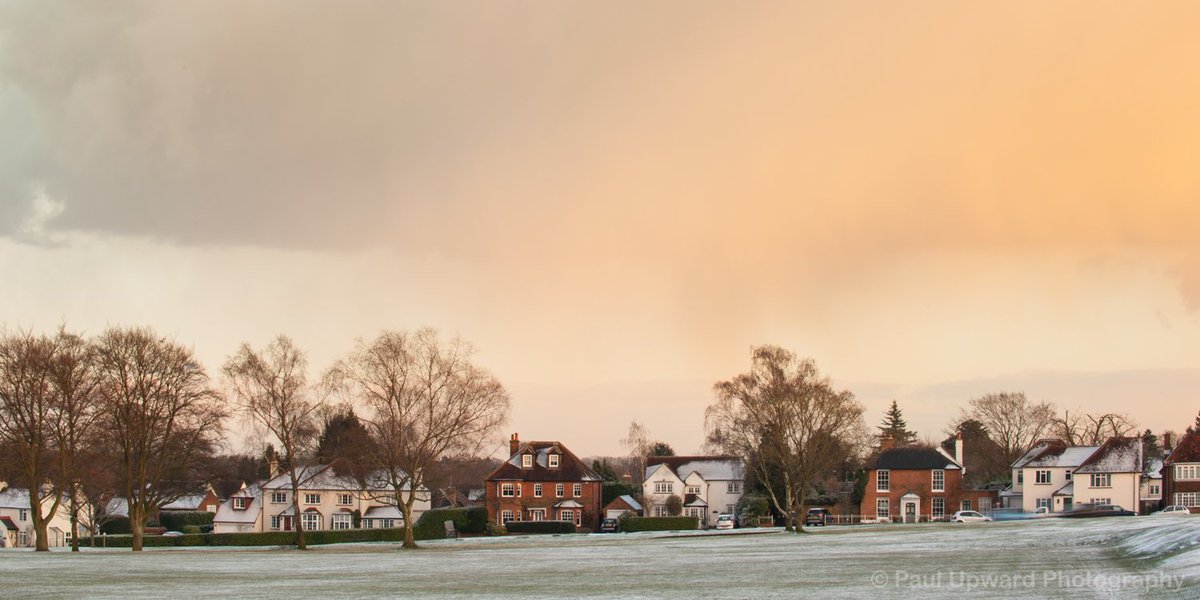 paulupward1's tweet photo. The #BeastfromtheEast looking rather pretty over #GoldHillCommon in #ChalfontStPeter this afternoon. Looking forward to capturing more #snowyscenes later this week. @ChalfontCoop @ChilternSociety @VisitChilterns @ChilternCouncil @KeepItLocalCSP @JF_Chalfont @CSPParish @LibraryCSP https://t.co/Nhl6PKC8md