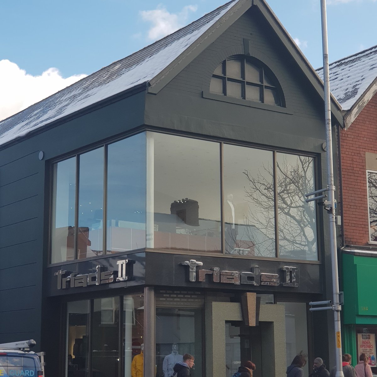 GlareGuardFilms's tweet photo. Clear UV film fitted to designer store windows to reduce fading https://t.co/8dK8weksyO