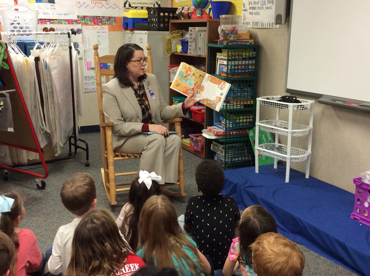 Mandy_Bourland's tweet photo. Read Across America Day brought lots of special visitors to #MinshewGRIT today!  @SBWoodard1 #MyMISD @moody https://t.co/iCNxoNYBkI