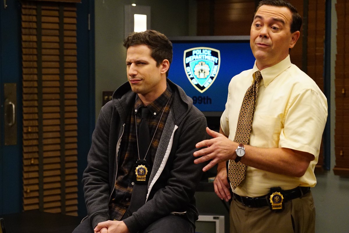 brooklyn99's tweet photo. Keep an ear out for nonsense.π #RealCopAdvice #Brooklyn99 https://t.co/AjULLEupF4