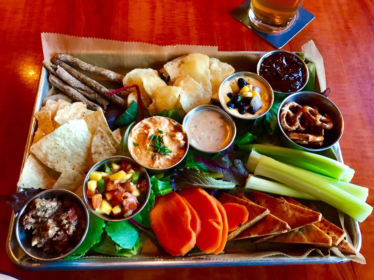 EarthEagleBrews's tweet photo. Hereβs the food side of tonightβs DipFest. Tastes even better than it looks! #pbw2018 #portsmouthbeerweek #dipfest18 #greatfood #droolinghere #goportsmouthnh #nhbrewers #gobblegobblehey https://t.co/7Ogh1LqijC