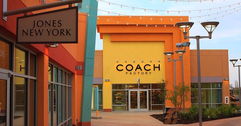 AdventureRoadOK's tweet photo. Freshen up your style at Oklahoma’s only outlet center! Brands featured at @OKCOutlets include Michael Kors, Nike, Forever 21, Old Navy, Kate Spade, Vans &amp; more. Stop in on Friday &amp; get a free Auntie Anne’s pretzel! https://t.co/4RIeXmaZaw #ShopOKC #MyAdventureRoad https://t.co/nwmxzwfaGR