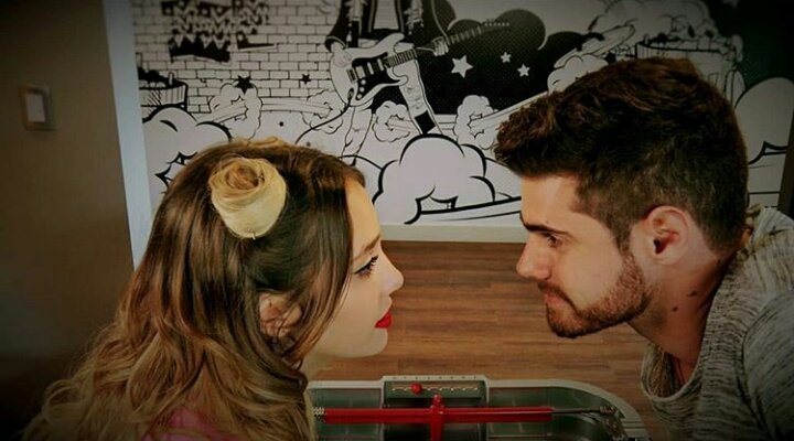 98LNDF's tweet photo. que estos dos nunca dejen de mirarse así💓 #Simeo https://t.co/x4gdmOag75