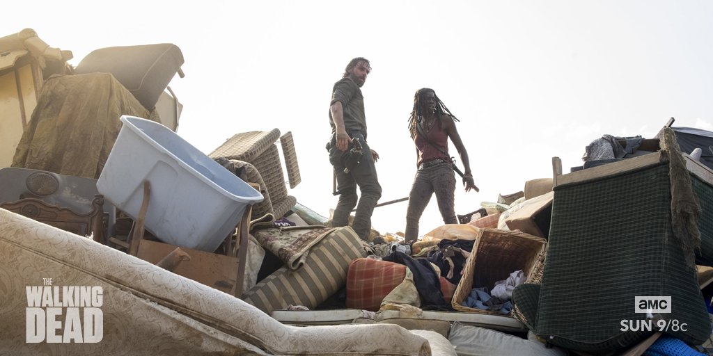 AMCTalkingDead's tweet image. Cast your votes for our next Ultimate Fan! There’s still time to submit your entry as well for the chance to join your favorite castmate on the #TalkingDead couch. goo.gl/PxJx55