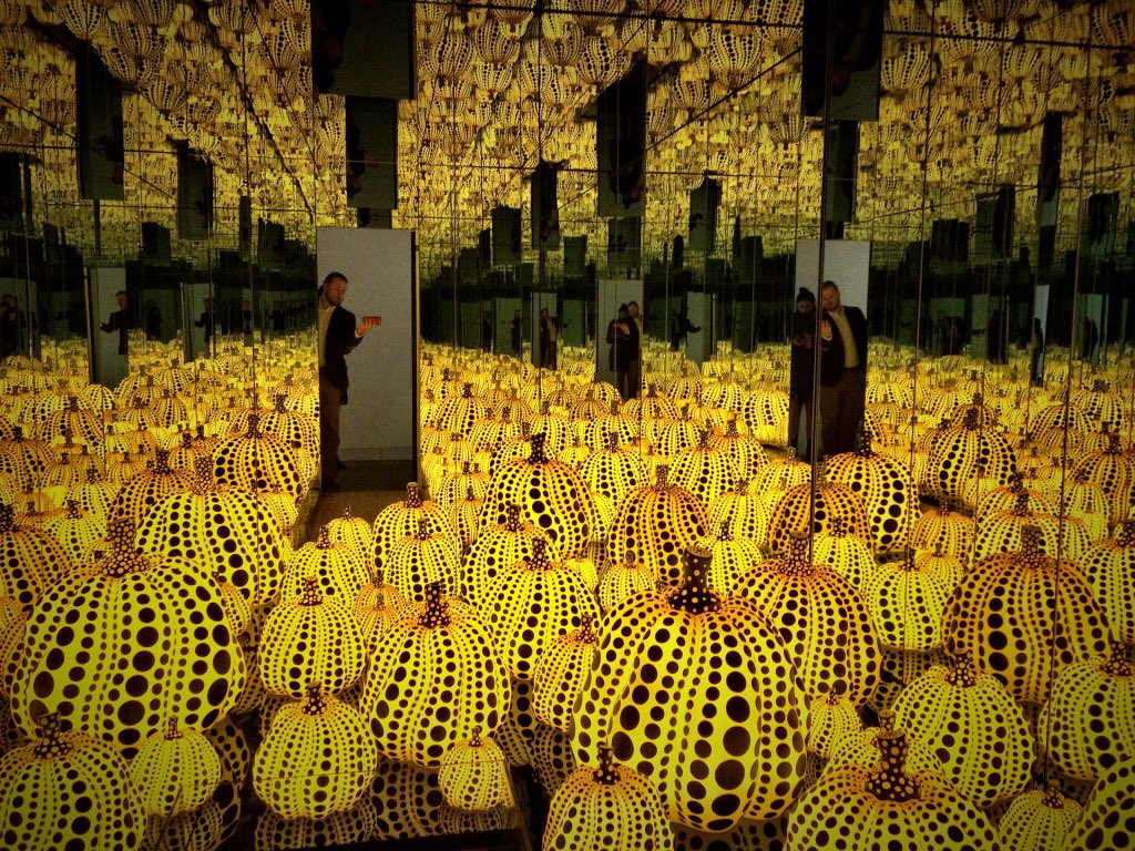 Mattrolinx's tweet photo. I went check out the #InfinityKusama exhibit at @agotoronto this afternoon. Visually stunning and surprisingly thought provoking. Also, 30 seconds goes by so fast! https://t.co/dKMi0R2fLM