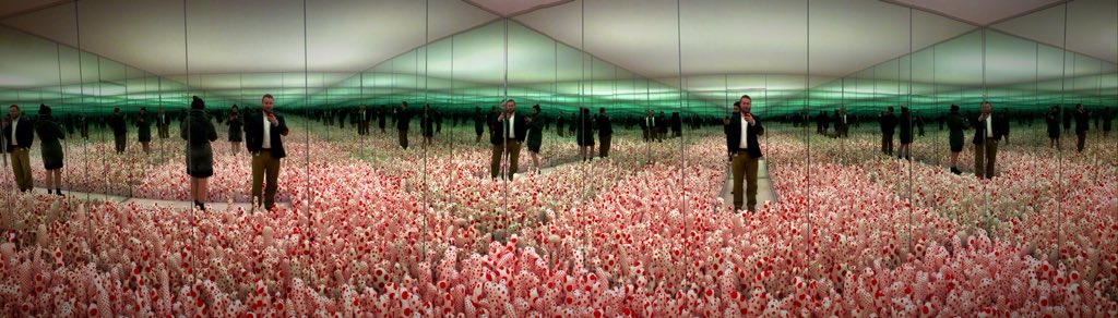 Mattrolinx's tweet photo. I went check out the #InfinityKusama exhibit at @agotoronto this afternoon. Visually stunning and surprisingly thought provoking. Also, 30 seconds goes by so fast! https://t.co/dKMi0R2fLM