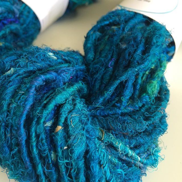 yarnyarnfiber's tweet photo. Peacock blue! Ethical recycled fibres handspun into yarn. Great colour! #crochet #knitagram #knittingisthenewyoga #ethicalyarn #handmadeyarn #hobby #creativelifehappylife #yarnlove #yarnuk #knittersofinsta #makersmovement #craftyarn #weaversofinstagram #… https://t.co/ln1jyEKxQr https://t.co/qIugclJf51
