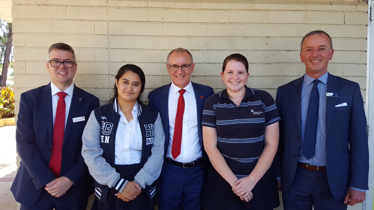 EmpiriEducator's tweet photo. Thanks for visiting @pghsadelaide yesterday @JayWeatherill - and thanks for your patience with all of our students who wanted selfies! 
More photos of your's and Michael Brown's visit to PGHS on https://t.co/W9dzzmfBxA https://t.co/sko337e32a