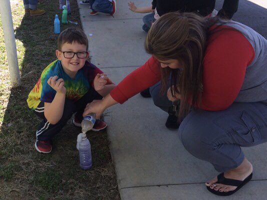 loriwarren74's tweet photo. Mrs. Warren’s class making elephant toothpaste for Dr. Seuss week. @eceswarriors @coffeecoschools https://t.co/Ebd9QHgOfX