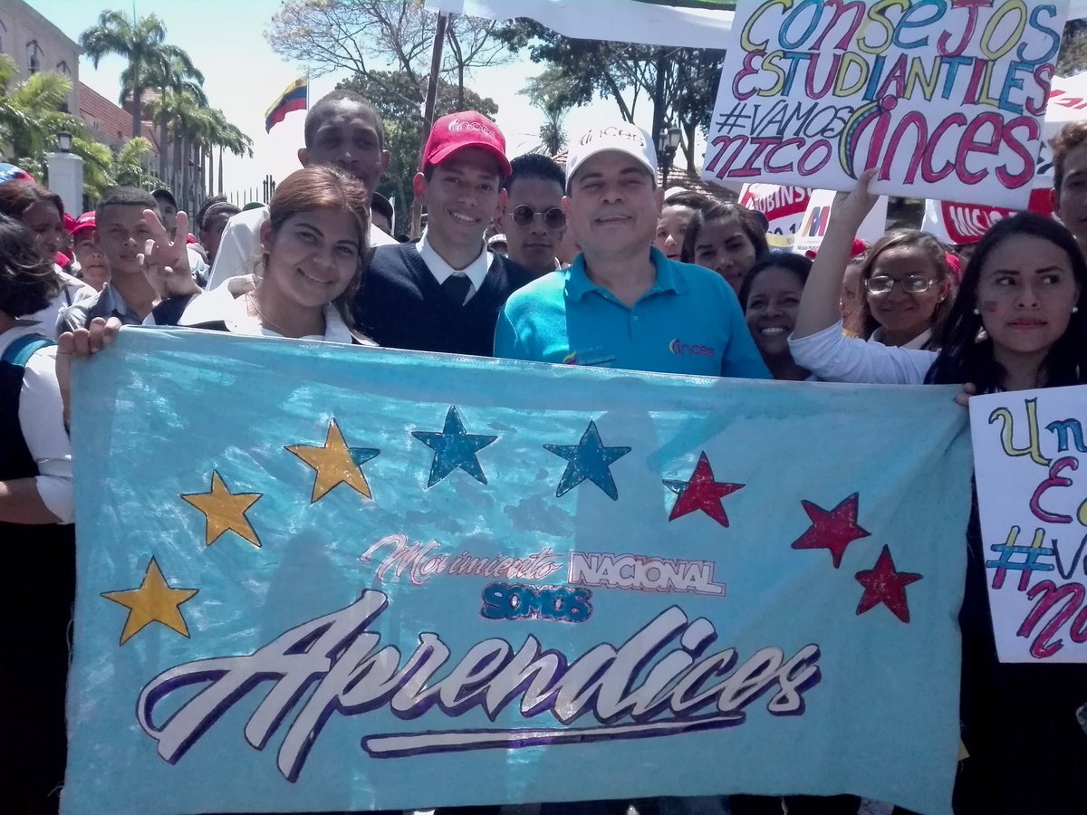 WuikelmanAngelP's tweet photo. Llena de energía compartir con la muchachada del Inces; jóvenes conscientes, optimistas y visionarios. Cada vez más seguro de que #JuntosTodoEsPosible ¡Infinitas gracias! @NicolasMaduro https://t.co/grnol0TOhu