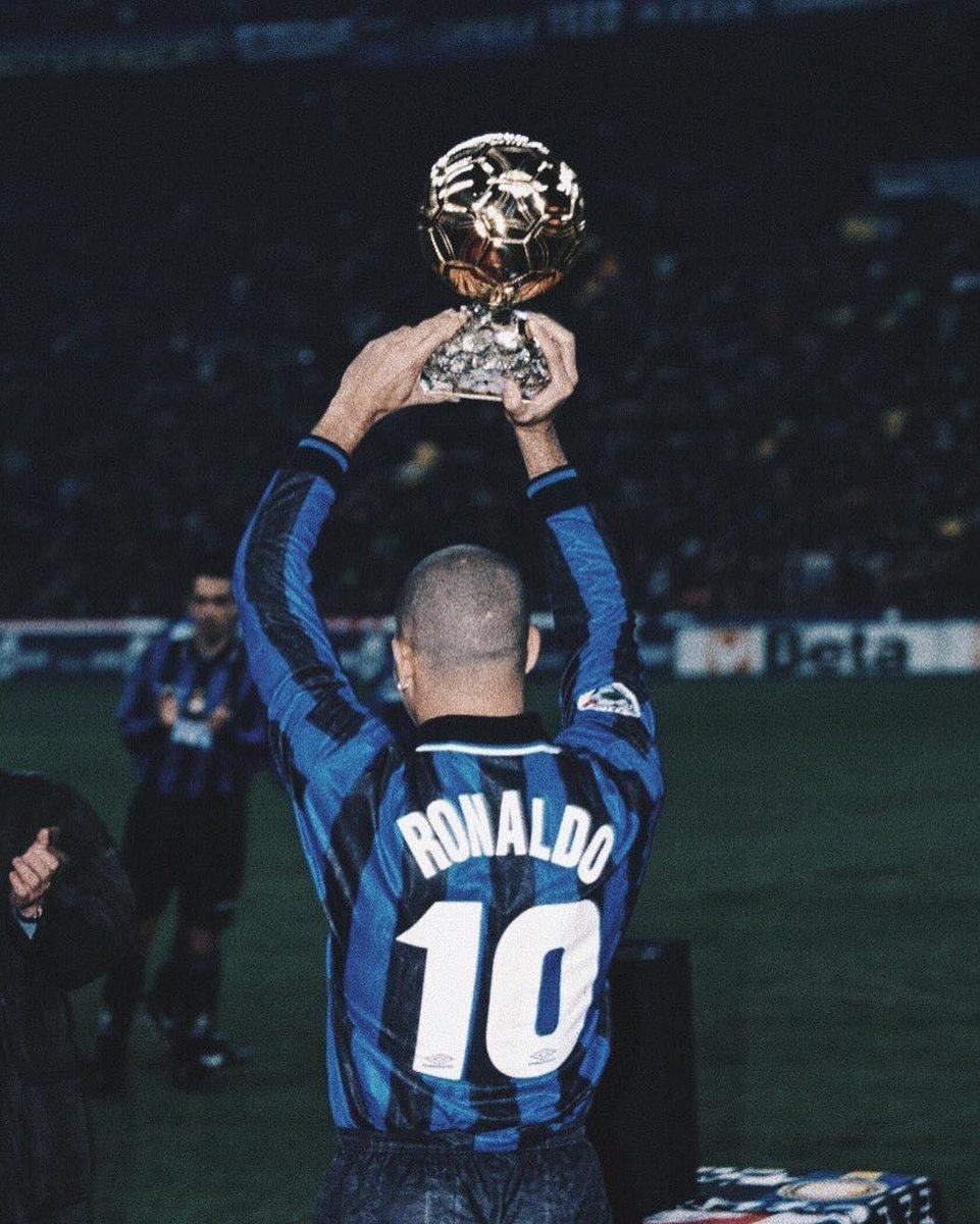 GarotoDoBrasill's tweet photo. "Ronaldo fez coisas que ninguém tinha visto antes. Ele, juntamente com Romário e George Weah, reinventou a posição de centroavnte."

— Thierry Henry https://t.co/5LSgRZO9P9