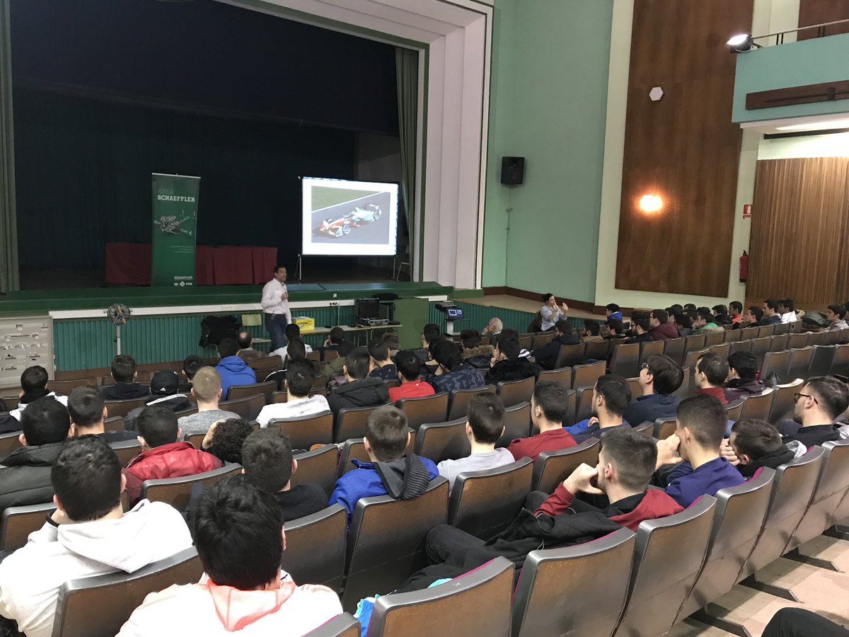 alvarocabado's tweet photo. @rio_tormes Gran charla en el CIFP Río Tormes sobre automoción motores, embragues etc... de la prestigiosa empresa Schaeffler para nuestros alumnos de la Familia de Automoción https://t.co/KINo4s5JY8