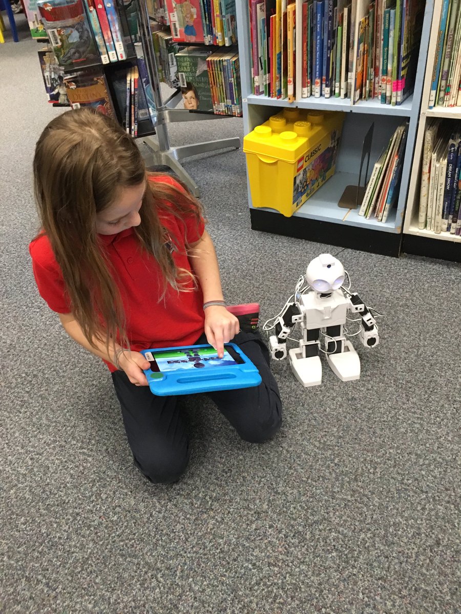 otsprincipal's tweet photo. A student uses the EZ Bot wifi link to program the robot during an elective exploration block! https://t.co/ZVLTtY2OdV