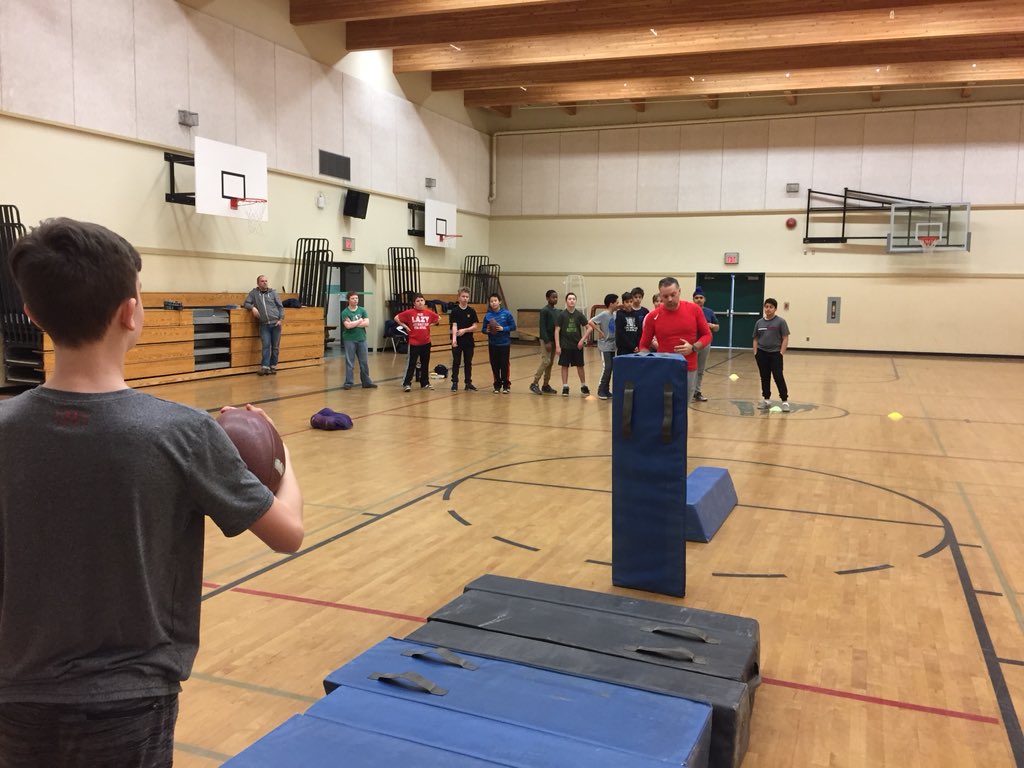 GMSMavericks's tweet photo. Thank you @SpectrumThunder football!! Running training sessions for Glanford students in our gym has left a smile on kids faces!! What a great partnership!! https://t.co/BRtPD2EZtT