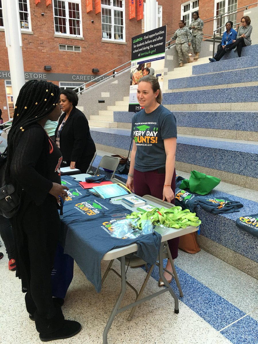 MahoganyBlank's tweet photo. Join us now at @MayorBowser & @DCPSChancellor’s Resource Fair for an afternoon with community partners! Únase ahora a una Feria de Resurso con socios comunitarios! #everydaycounts #dcps #learn24 https://t.co/2XToczcrKc