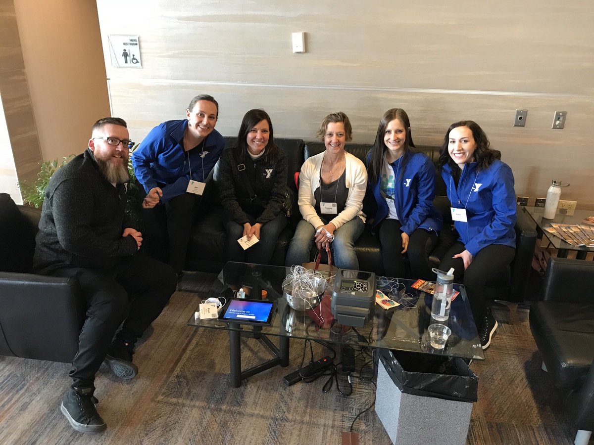 peace_jenmartin's tweet photo. Living Room 1 family three from Wisconsin. Welcome to Denver. 😁Thanks for stopping by! #yexpo2018 #BeCauseY #fami… - https://t.co/0PJcoryCOC https://t.co/E96wQTUNEM