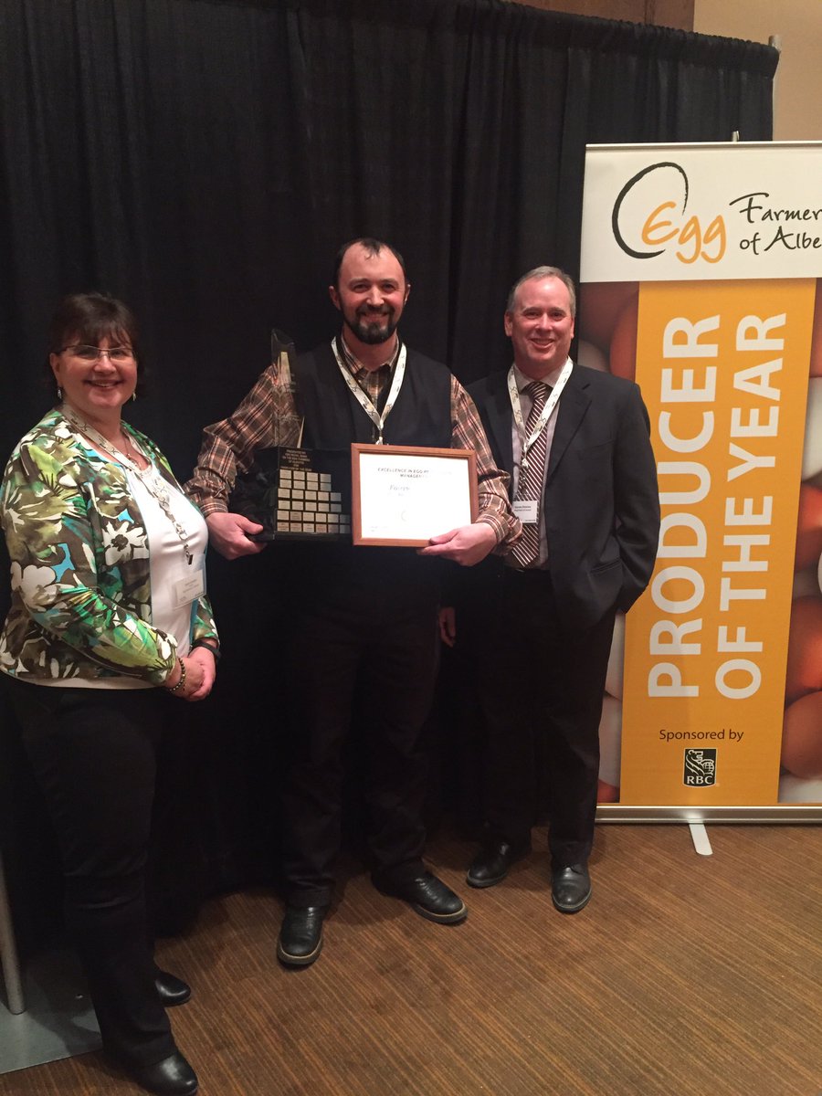 EFA_AB_eggs's tweet photo. Outstanding work from Jerry at Fairview Colony for winning the 2017 Producer of the year! #efa50 https://t.co/QWzu746GpI