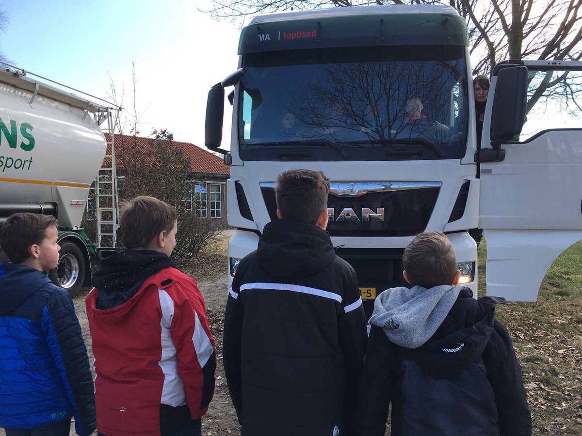 BsVoordeldonk's tweet photo. Wat kun je toch veel leren van het “dode hoek” project. 🚛 https://t.co/luk11xFSuT