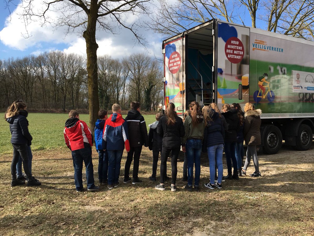 BsVoordeldonk's tweet photo. Wat kun je toch veel leren van het “dode hoek” project. 🚛 https://t.co/luk11xFSuT