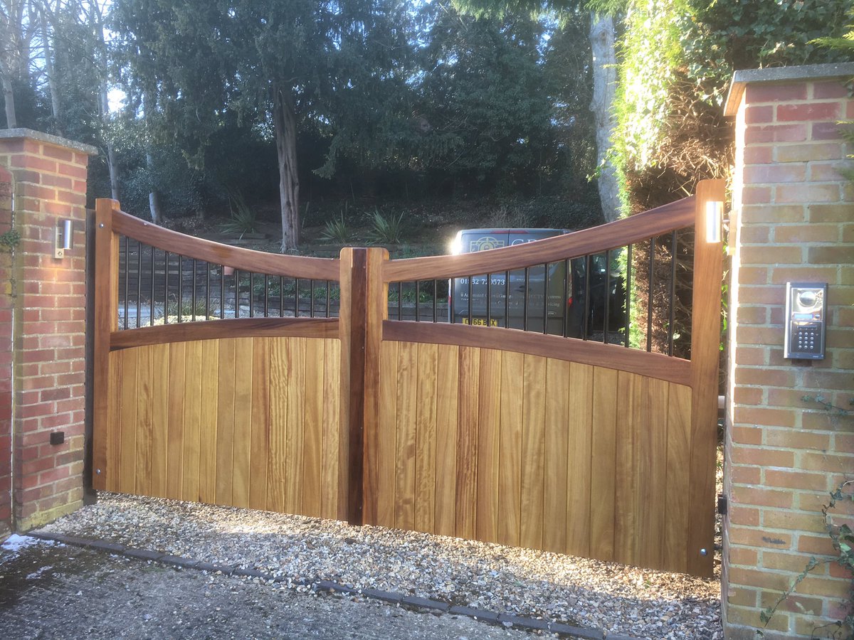GDLAutomation's tweet photo. Beautiful Iroko hardwood gates with GSM intercom and Came AXO rams. Quality installation https://t.co/9tlmqbCzLB