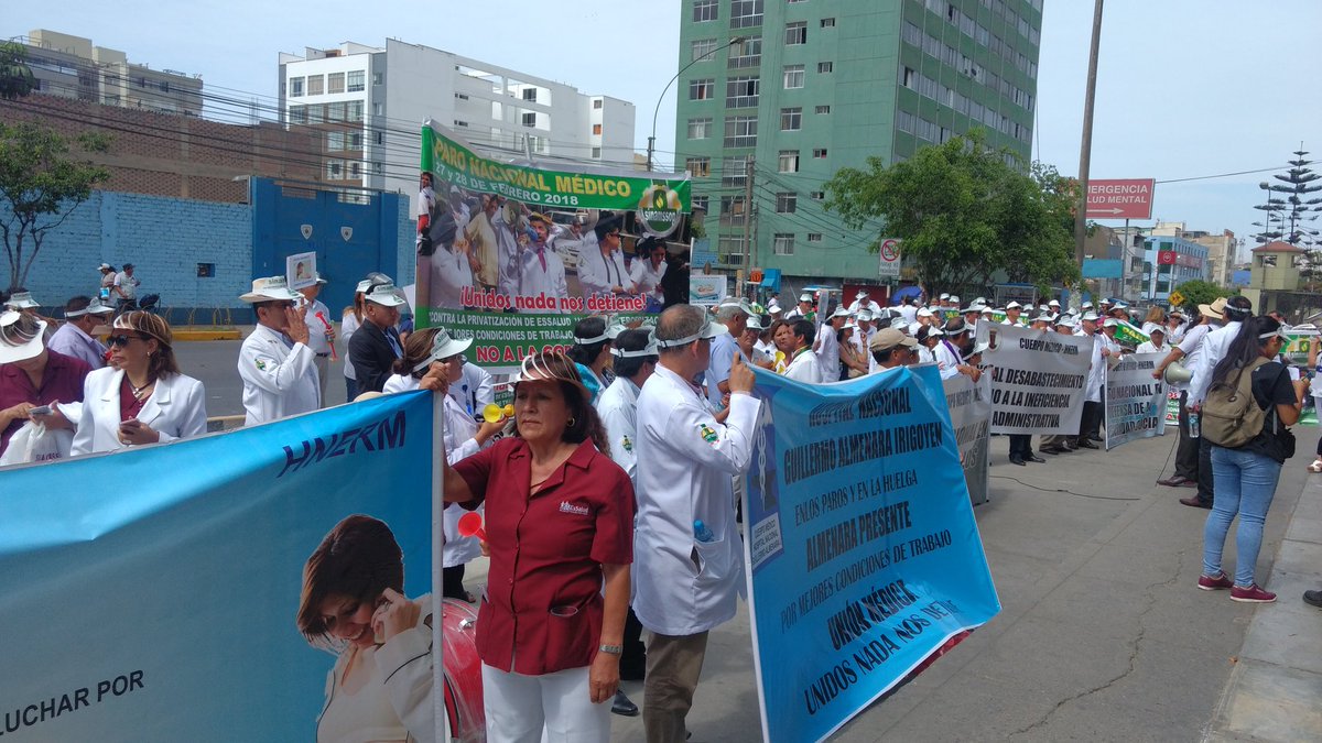 #Perú 🇵🇪 | Personal médico inicia paro de 48 horas para rechazar privatización y protestar contra la corrupción bit.ly/2ovWrVk