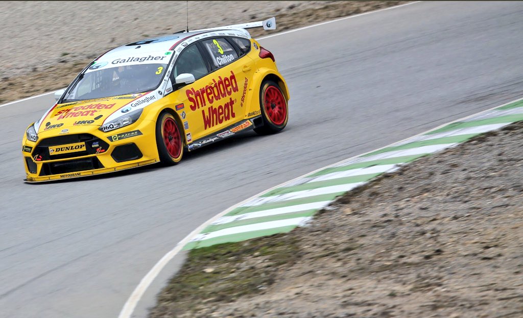 TomChilton_'s tweet image. Always having fun in the snow. 😜 #BTCC #wintertesting #spain #barcelona #GallagherRacing #shreddedwheatracing #motorbase