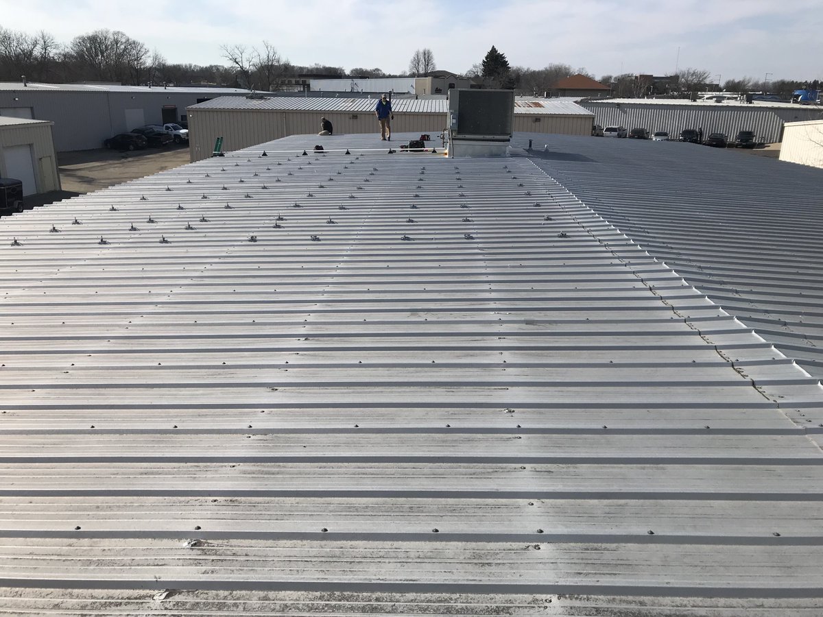 themusicfoundry's tweet photo. Day 1 of the solar panel install.   In a couple weeks this 7000 sq/ft warehouse will have 90% of its electricity coming from the rooftop!

#solarpower #solarpoweredmusic #locallyowned #MadisonWI #wheremusicismade https://t.co/9stk2wI8CR