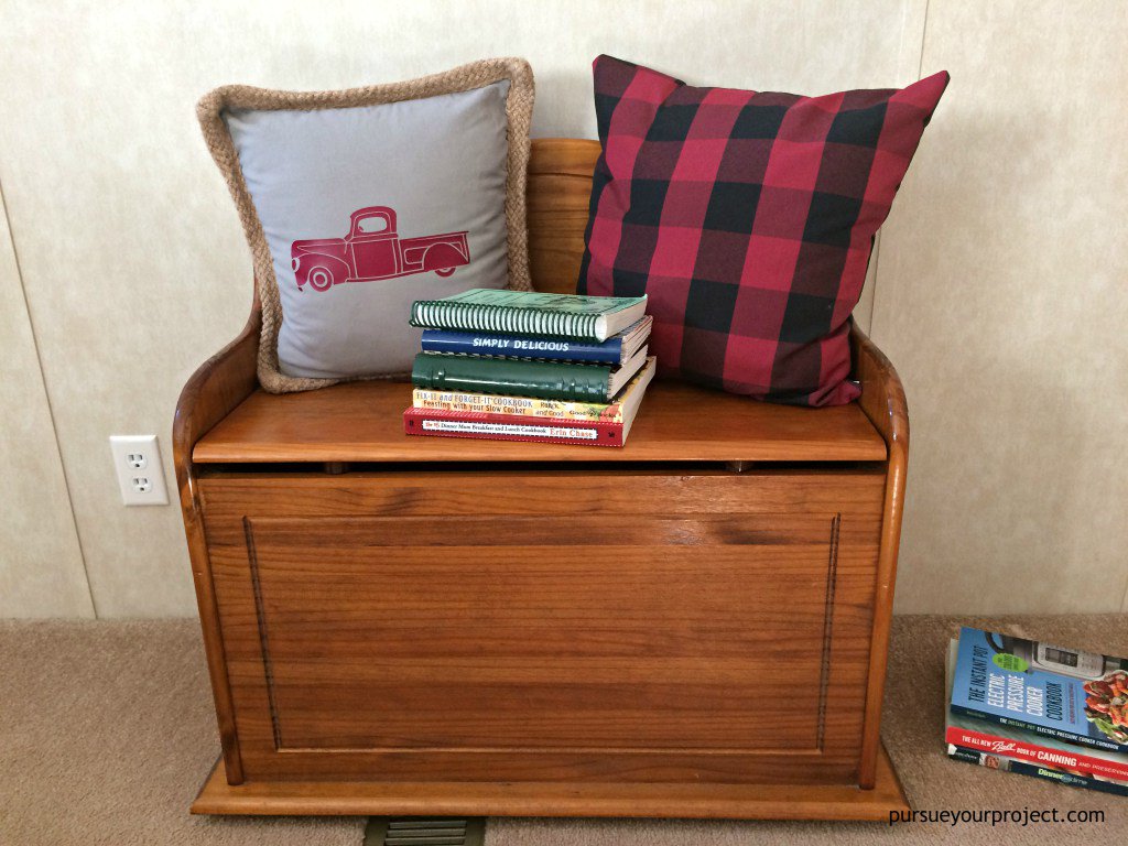 The Many Benefits of Decluttering Your Home pursueyourproject.com/many-benefits-…