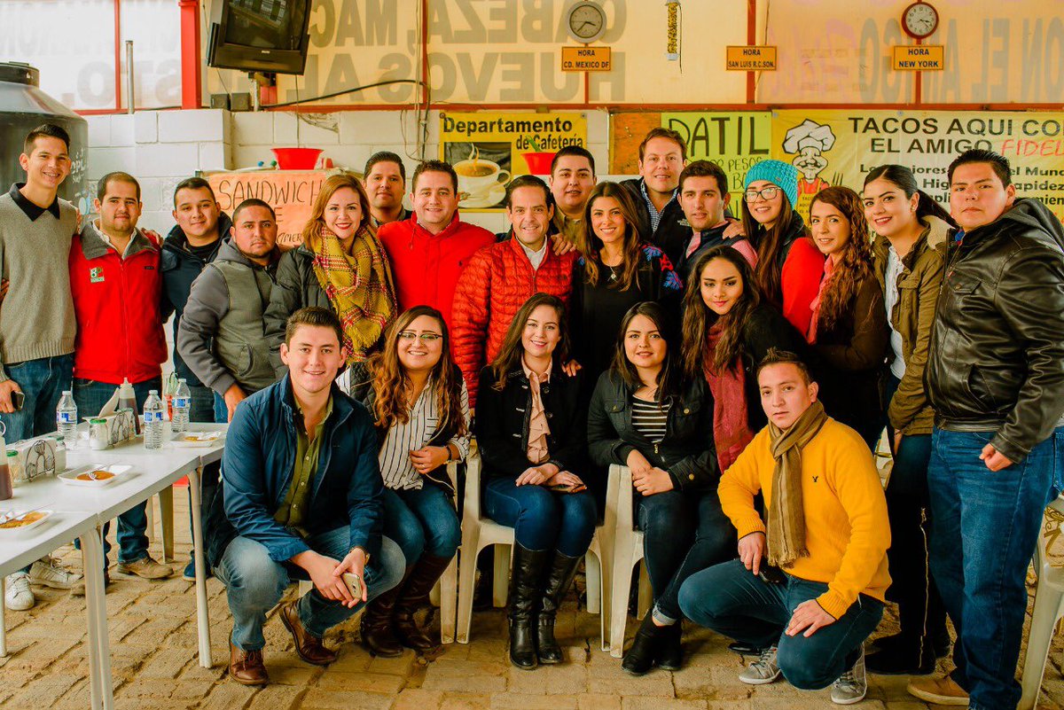 sylbeltrones's tweet photo. Reunión en unidad con mis compañeros de la fórmula por San Luis Río Colorado con líderes de los sectores y organizaciones del Comité Municipal del PRI. Además de un riquísimo desayuno en la taquería El Amigo Fidel, donde tuvimos la oportunidad de platicar e intercambiar ideas. https://t.co/ugrqS6DuZt