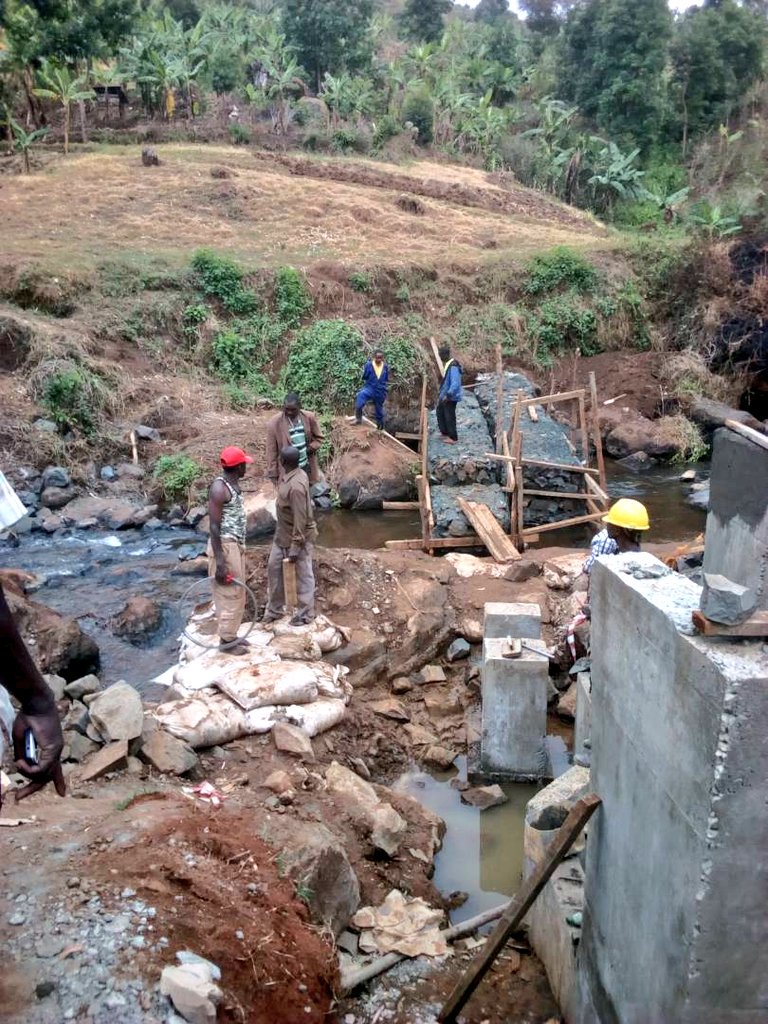 min_waterUg's tweet photo. On going construction works for #BulegeniWSS water intake #WSDFEworks #MWEworks #Accesstosafecleanwater @UmbrellasWatsan @HonKibuule @DominicKavutse @akiamarthaogasi @KfW https://t.co/S8tn9S9cq1