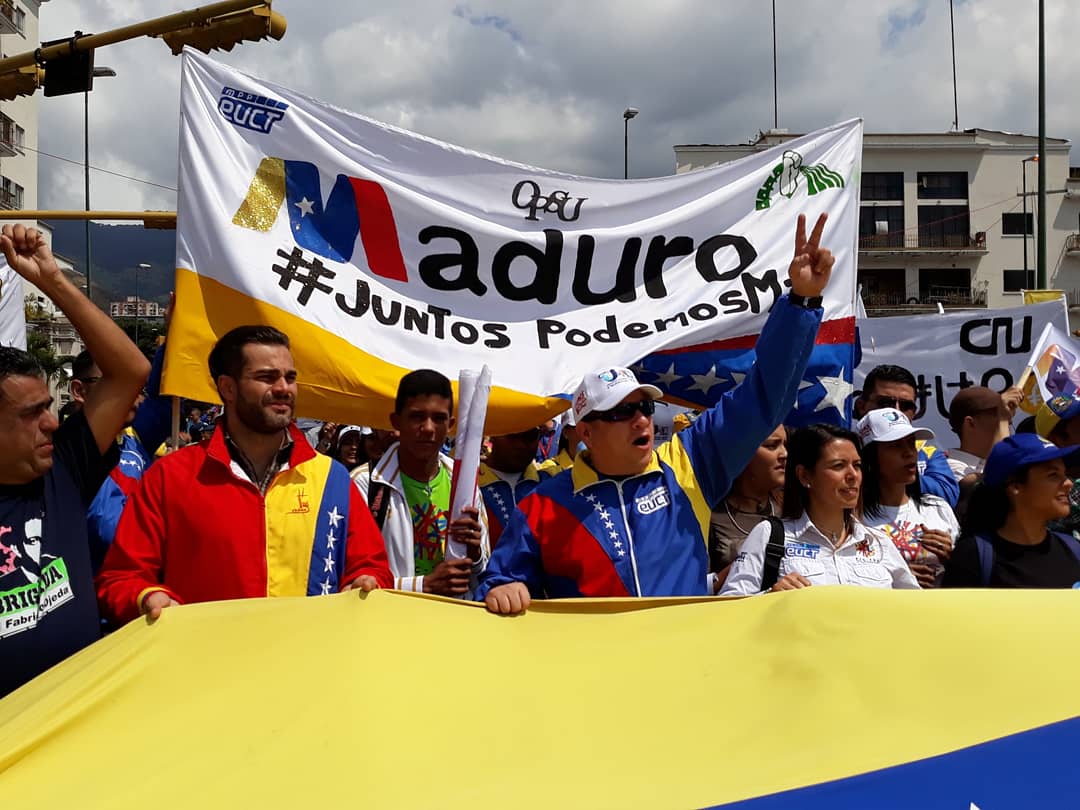 Francarmr's tweet photo. #27Feb desde la calle defendiendo la Paz, el Diálogo y a nuestro Pdte. @NicolasMaduro sigamos juntos #VamosNico #JuntosPodemosMás #JuntosTodoEsPosible @hugbelpsuv @TareckPSUV @PartidoPSUV https://t.co/Yit3UyYb4x