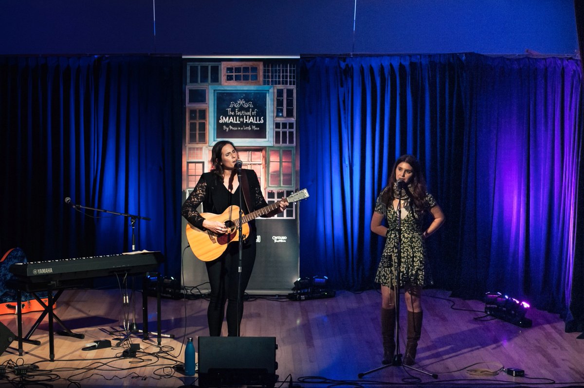 smallhallsfest's tweet image. It's #moments like these: #local openers sharing the stage w top performers last fall @smallhallsfest @jbcathens Julia Finnegan w @rosecousins + @DACAcenter @JessicaWedden fiddled w #AshleyMacIsaac. Such talent! Pics: David Irvine #ontariosmallhalls @OnHighlands @TheOttawaValley