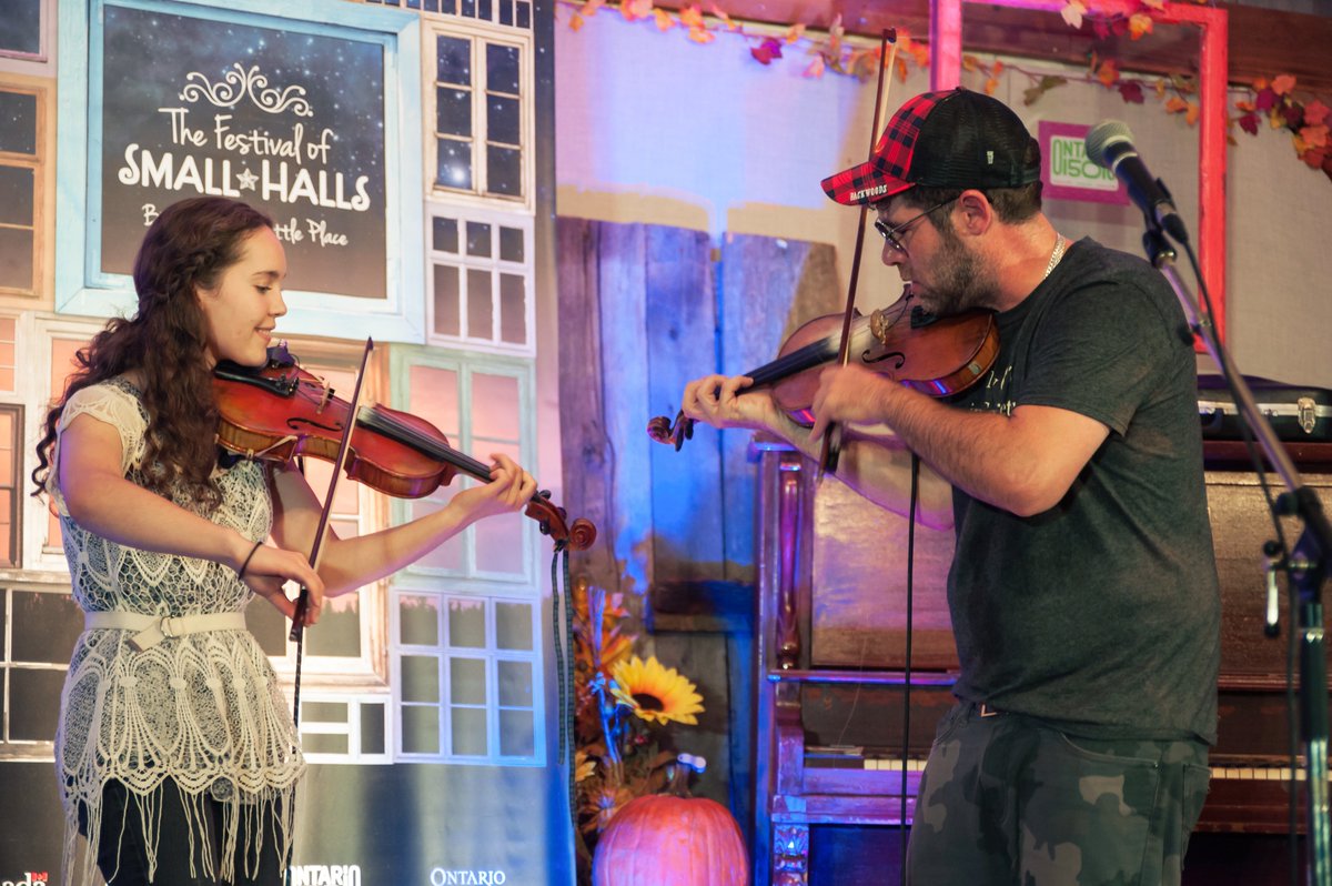 smallhallsfest's tweet image. It's #moments like these: #local openers sharing the stage w top performers last fall @smallhallsfest @jbcathens Julia Finnegan w @rosecousins + @DACAcenter @JessicaWedden fiddled w #AshleyMacIsaac. Such talent! Pics: David Irvine #ontariosmallhalls @OnHighlands @TheOttawaValley