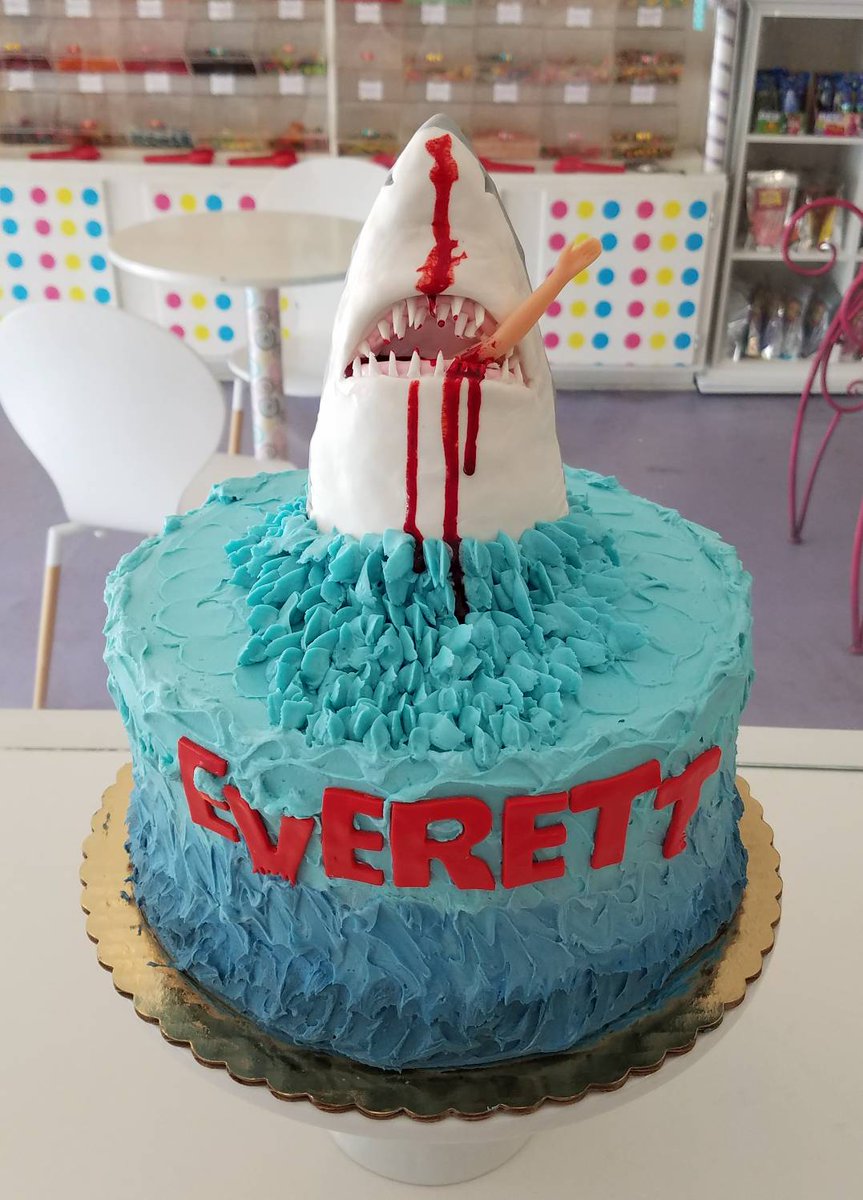 LolliBopSweets's tweet photo. This Jaws cake bites back! #sharkcake #LBSSsweetthemes #lollibophappiness #Sweetyoself https://t.co/EtqdzqE696