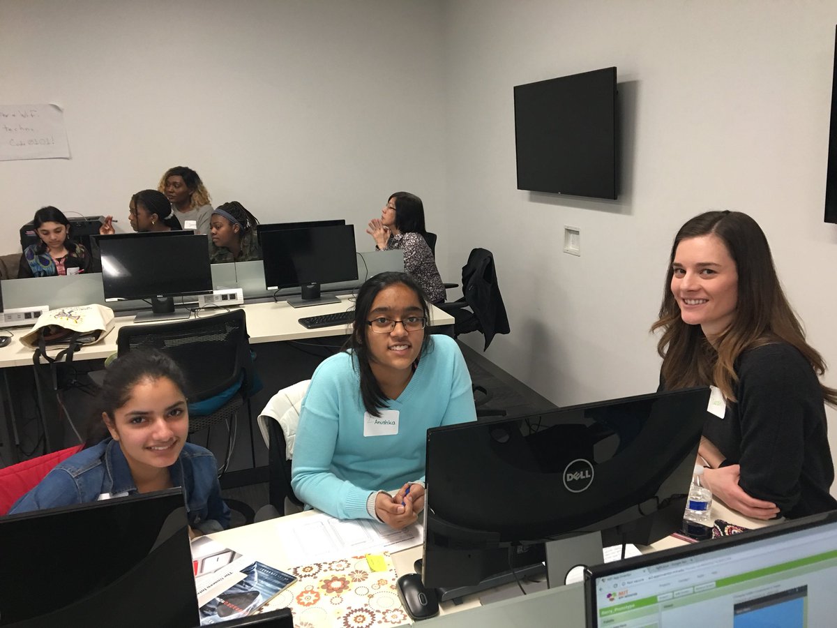 FRTechnovation's tweet photo. Technovation User Experience Workshop!
@NewsAtTheRidge @technovationMN https://t.co/Ruo0bd085a