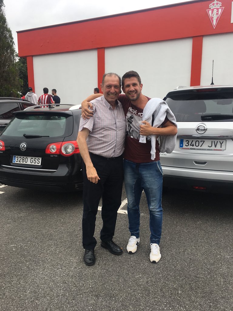 AVazquez27's tweet photo. Descansa amigo mío. Que jodido es enterarme de esto y estar en la distancia. Solo puedo agradecerte cada minuto que has perdido con todos los que hemos pasado por el Sporting y tú dedicacion. Eres un ejemplo para mí. #GRACIASBRUJO #DEP https://t.co/YxVsLhlTEW