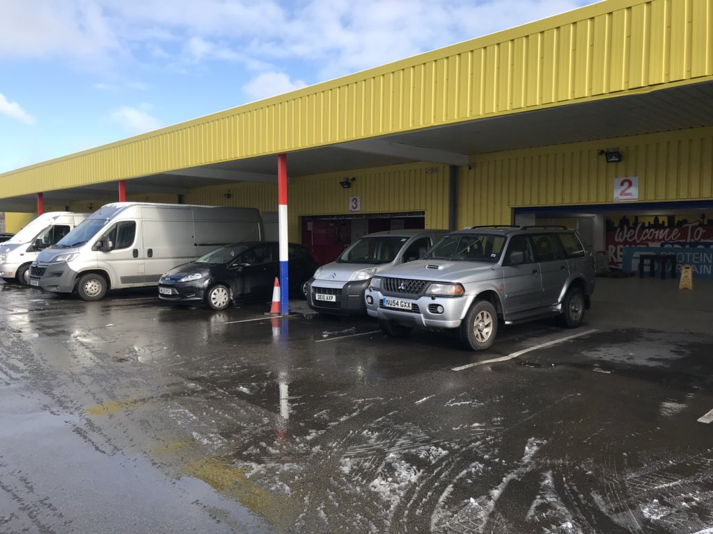 Snow, Sleet or Rain ❄️ 🌧 ☔️ your goods and you will always stay dry underneath our undercover loading bay ❤️

No queuing, no waiting just pull up and unload #easystorage #drystorage #thoughtofeverything #rentaspace #storage #selfstorage #DunningsBridgeRoad #seftonhour