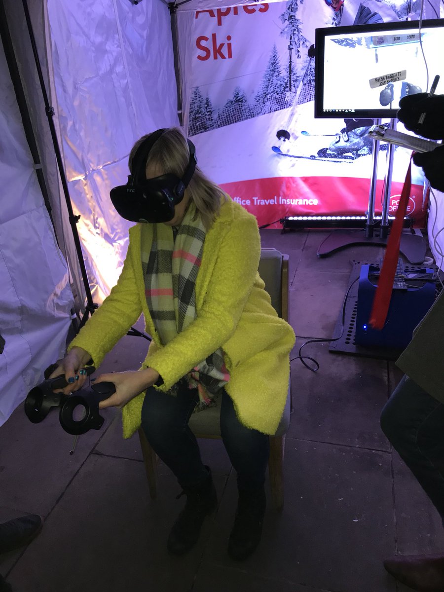 iamhelenwills's tweet image. Where @DrHilaryJones looks much calmer than me... 🎿⛷
An evening of #VirtualReality skiing with 🍹🍸 &amp;amp; @PostOffice to show you ski better without alcohol! #skisafe