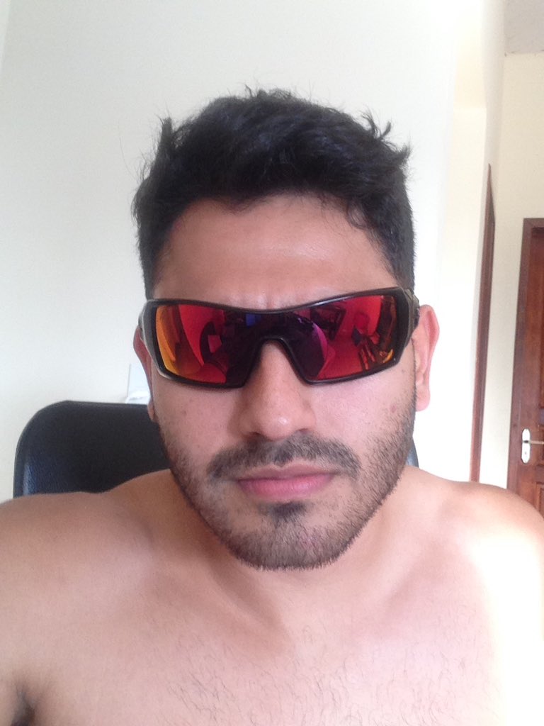 caiquefrnds's tweet photo. E agora tamo como, cachorrooo?! ๐ฅ๐ฅ๐ฅ Que sdds que tava de usar meu Oil Rig #Oakley #DarkRuby #vaiqvai #GoldenEra de fato https://t.co/K9k83llDJb