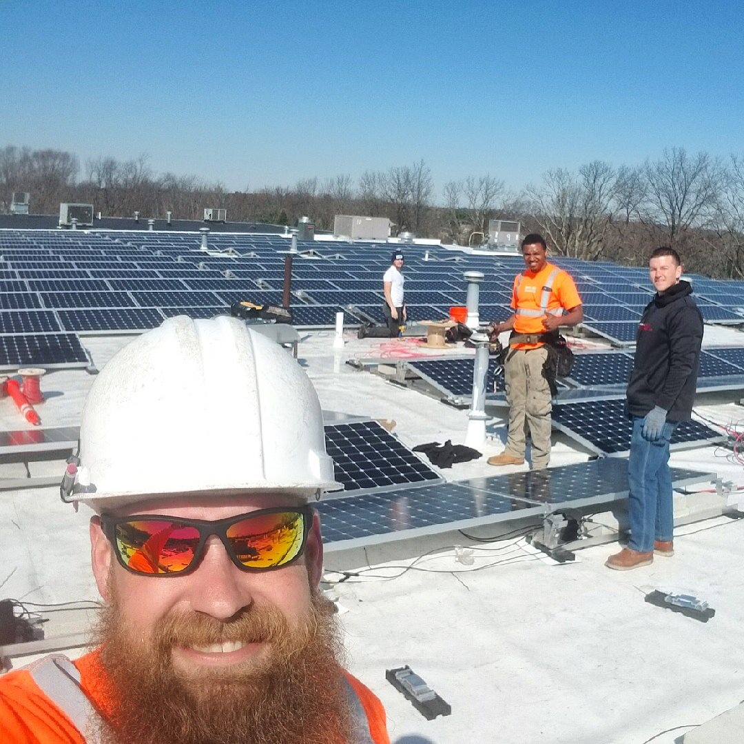 SolarStates's tweet photo. It’s #TransformationTuesday and our crews are loving the sunshine while transforming roofs into solar power houses! #rooftoprevolution #solarstates #findyourpower https://t.co/zjdsO4dW6k