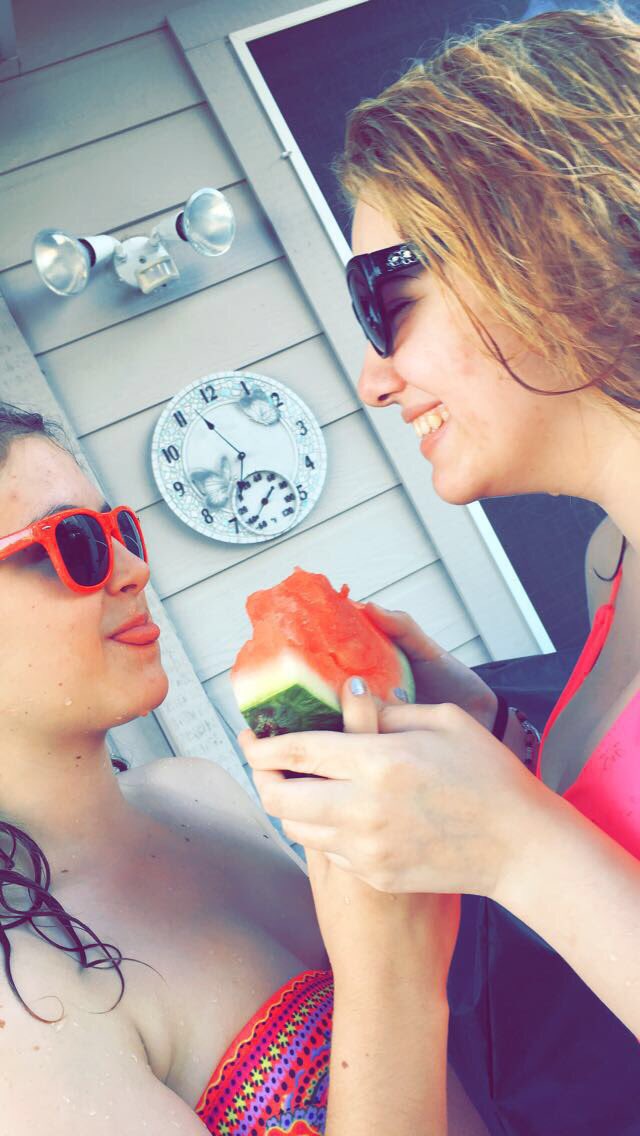 PineapplePayton's tweet photo. MACEY IS COMING HOME FRIDAY!!!!!!!! God I miss my best friend so much😭 https://t.co/F3cpnQPSmM