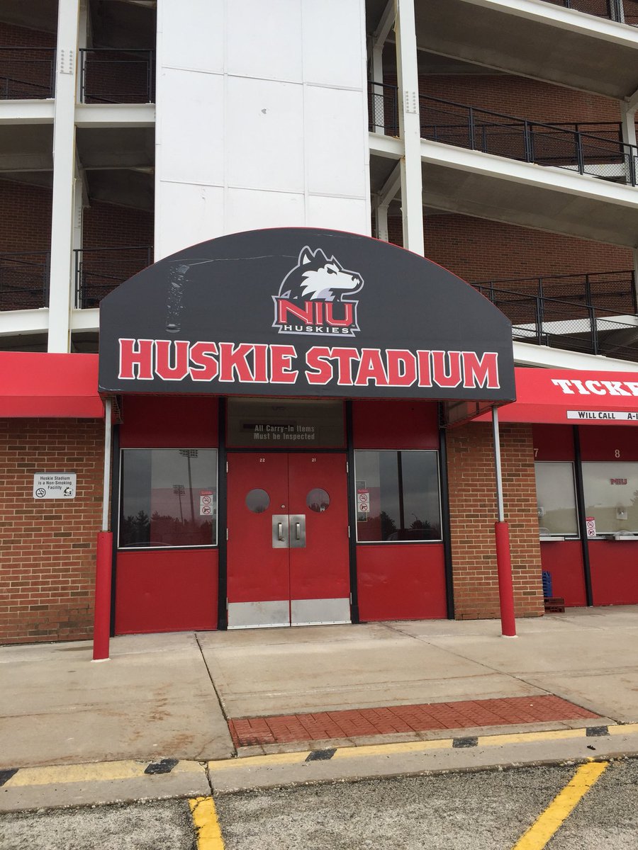 TheLightHelmets's tweet photo. KILLER VISIT with @NIU_Football last week. Looking forward to making moves with you in the future. #SGHelmets #NIUHuskies https://t.co/bujqcoII7u