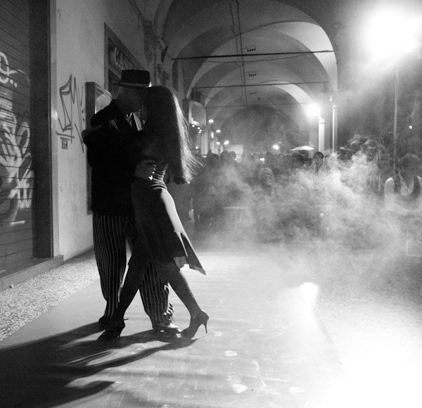 Just Pinned to Photographing tango everyday: street tango . ballerini di tango in strada - bologna - italy by federico poli ***photo***, via Flickr ift.tt/2F1cNLW