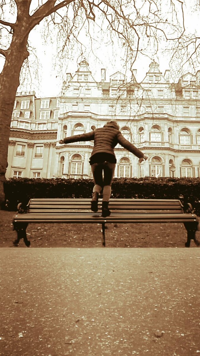 Zelda03938411's tweet photo. "In certi momenti l'unica cosa che possiamo perdere è solo noi stessi..." (Zelda) #zeldapeverelli #irregularwriter #irregularsunshine @TizianoTerzani #hope #resilience #NeverGiveUp https://t.co/D3sKqXFN62