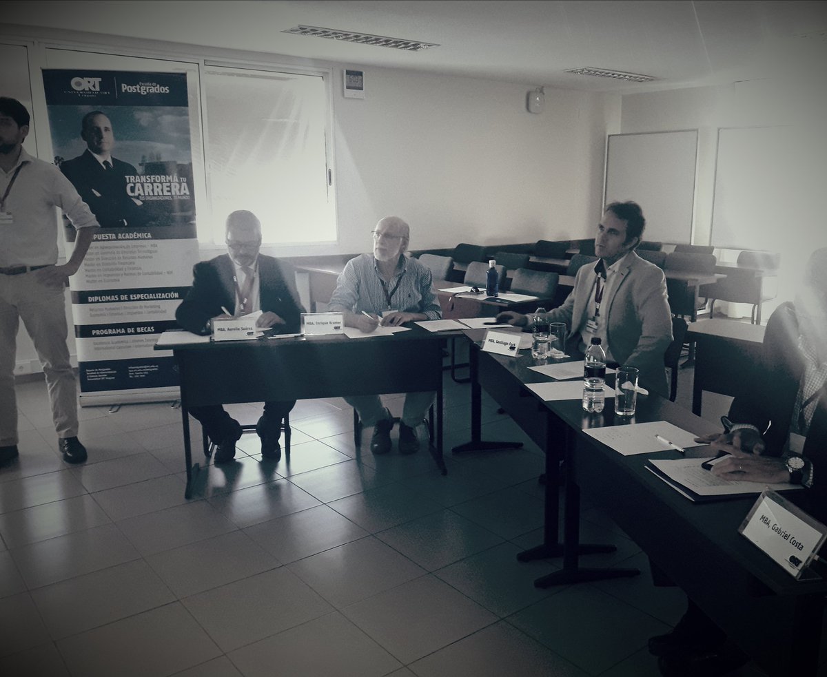 MaXimenaFdez's tweet photo. Primera ronda de competidores! #ChallengeDirectivoORT los equipos presentan ante Tribunales de @UniversidadORT https://t.co/OKkuhjBDge