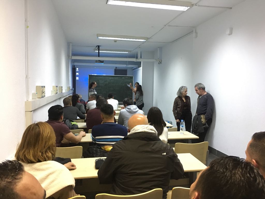 Solidarios_es's tweet photo. ¿Qué hace un grupo de internos de tercer grado de #prisiones en la Facultad de Biología de la #UCM? Pues una #salidadeocio que forma parte de una iniciativa de aprendizaje-servicio para prevenir enfermedades infecciosas ¿Quieres saber más? https://t.co/LxMxGFpwLB https://t.co/XjdWEPTF3X