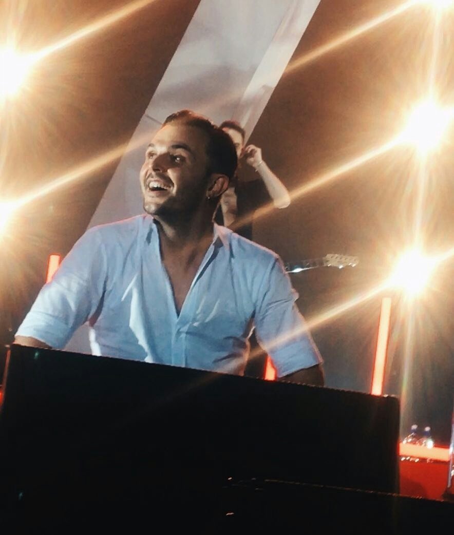 flopofkrd's tweet photo. there are billions of stars in the sky yet your smile shines the brightest https://t.co/kQiXxMsUgO